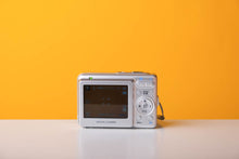 Load image into Gallery viewer, Hitachi HDC-561E Digital Camera
