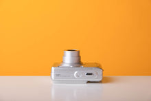 Load image into Gallery viewer, Hitachi HDC-561E Digital Camera
