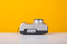 Load image into Gallery viewer, Minolta Dimâge 2330 Zoom Digital Camera
