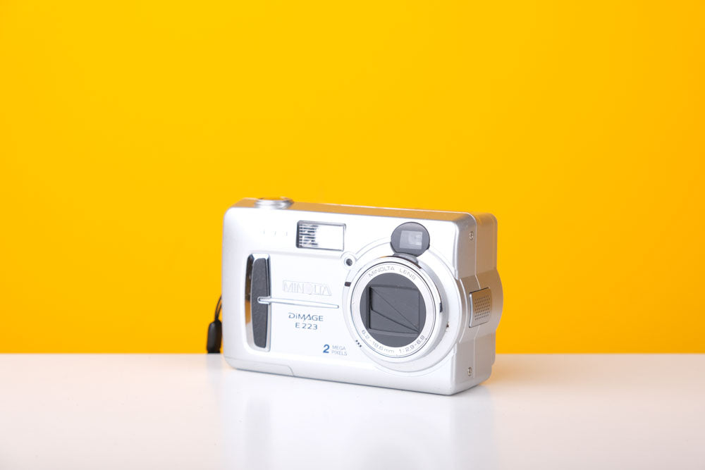 Minolta Dimage E223 Digital Camera