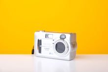 Load image into Gallery viewer, Minolta Dimage E223 Digital Camera
