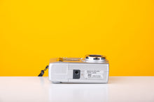 Load image into Gallery viewer, Minolta Dimage E223 Digital Camera
