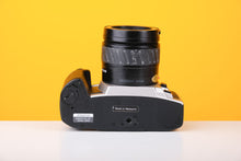 Load image into Gallery viewer, Minolta Dynax 505si 35mm Film Camera with Minolta 35mm-80mm f/4 - 5.6 Zoom Lens
