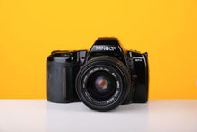 Load image into Gallery viewer, Minolta Dynax SPxi 35mm Film Camera with Sigma 33 - 70mm f/3.5-4.5 Zoom Lens
