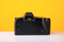 Load image into Gallery viewer, Minolta Dynax SPxi 35mm Film Camera with Sigma 33 - 70mm f/3.5-4.5 Zoom Lens
