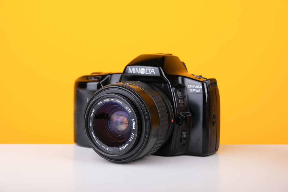 Minolta Dynax SPxi 35mm Film Camera with Sigma 33 - 70mm f/3.5-4.5 Zoom Lens