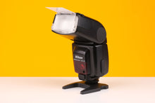 Load image into Gallery viewer, Nikon Speedlight SB-25 Flash
