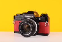 Load image into Gallery viewer, Olympus OM10 Black Quarz 35mm SLR Film Camera with Zuiko 50mm f/1.8 Lens
