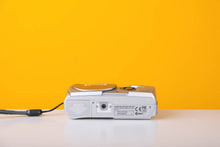 Load image into Gallery viewer, Olympus Brio Camedia D-230 Digital Camera
