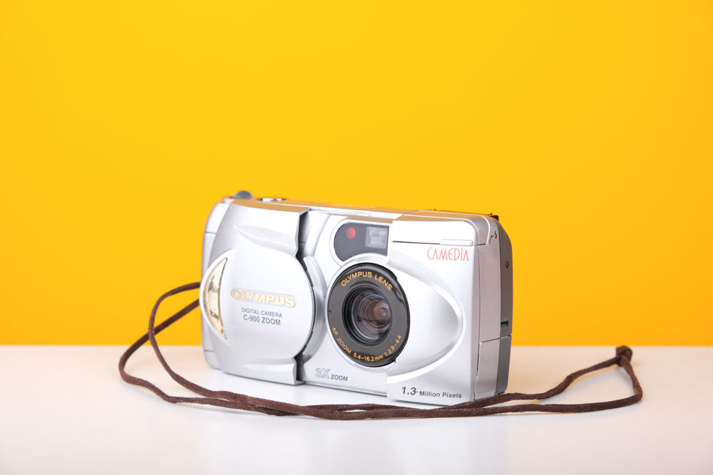 Olympus Camedia C-900 Zoom 35mm Film Point and Shoot Camera