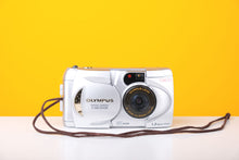Load image into Gallery viewer, Olympus Camedia C-900 Zoom 35mm Film Point and Shoot Camera
