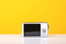 Load image into Gallery viewer, Panasonic Lumix DMC-FS16 Digital Camera

