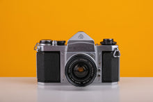 Load image into Gallery viewer, Asahi Pentax SV 35mm Film Camera with Auto-Tokumor 35mm f/3.5 Lens
