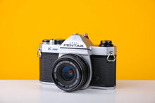 Load image into Gallery viewer, Pentax K1000 35mm Film Camera with SMC Pentax M 28mm f/2.8 Prime Lens
