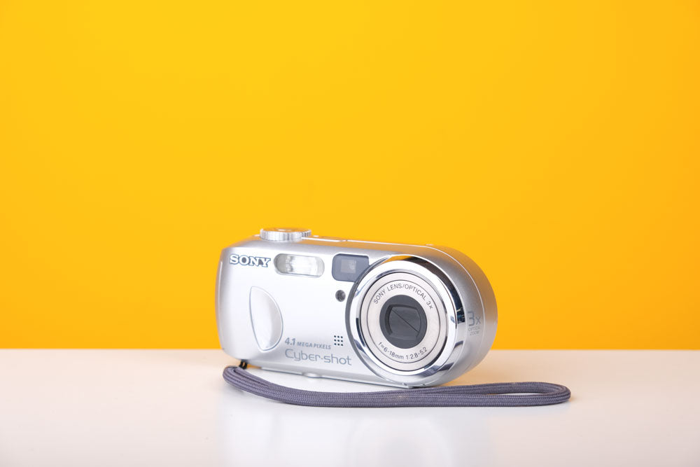 Sony Cyber-shot MPEGMovie VX Smart Zoom DSC-P73 Digital Camera