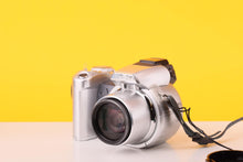Load image into Gallery viewer, Konica Minolta Dimage Z1 Digicam Vintage Digital Camera
