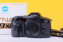 Load image into Gallery viewer, Minolta Dynax 9xi 35mm SLR Film Camera Body Only Boxed
