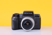 Load image into Gallery viewer, Pentax SF7 35mm Film Camera with 45-80mm f/4 Zoom Lens
