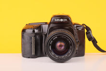 Load image into Gallery viewer, Minolta Dynax 5xi 35mm SLR Film Camera with Sigma AF 35-70mm f4- 5.6 Zoom Lens
