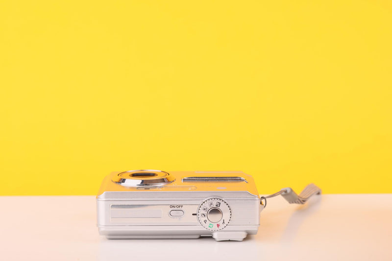 Minolta Dimage E500 Digital Camera