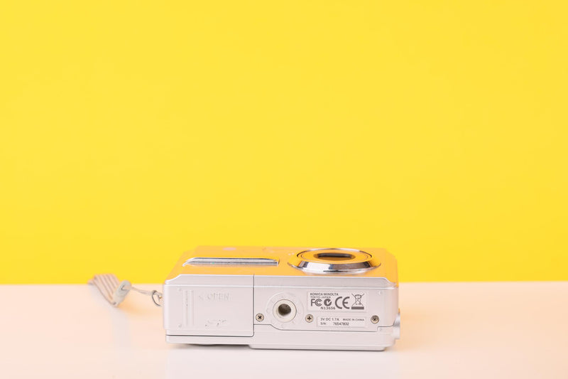 Minolta Dimage E500 Digital Camera