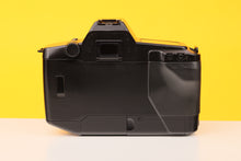 Load image into Gallery viewer, Canon EOS 620 35mm SLR Film Camera Body
