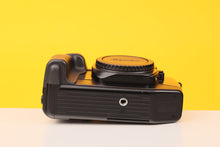 Load image into Gallery viewer, Canon EOS 620 35mm SLR Film Camera Body
