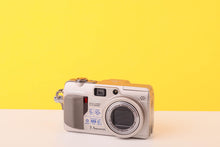 Load image into Gallery viewer, Olympus Camedia C-70 Zoom Compact Digital Camera
