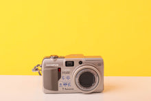 Load image into Gallery viewer, Olympus Camedia C-70 Zoom Compact Digital Camera
