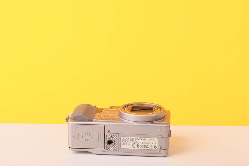 Olympus Camedia C-70 Zoom Compact Digital Camera