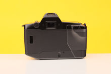 Load image into Gallery viewer, Canon EOS 650 35mm SLR Film Camera Body
