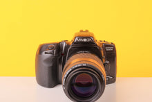 Load image into Gallery viewer, Minolta Dynax 500si 35mm Film Camera with Minolta Zoom 70-210mm Lens

