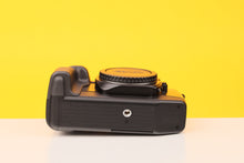 Load image into Gallery viewer, Canon EOS 650 35mm SLR Film Camera Body
