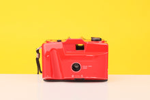 Load image into Gallery viewer, 35mm Focus Free Point and Shoot 35mm Film Camera Red
