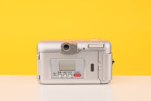 Load image into Gallery viewer, Fujifilm Zoom Date 135V 35mm Point and Shoot 35mm Film Camera
