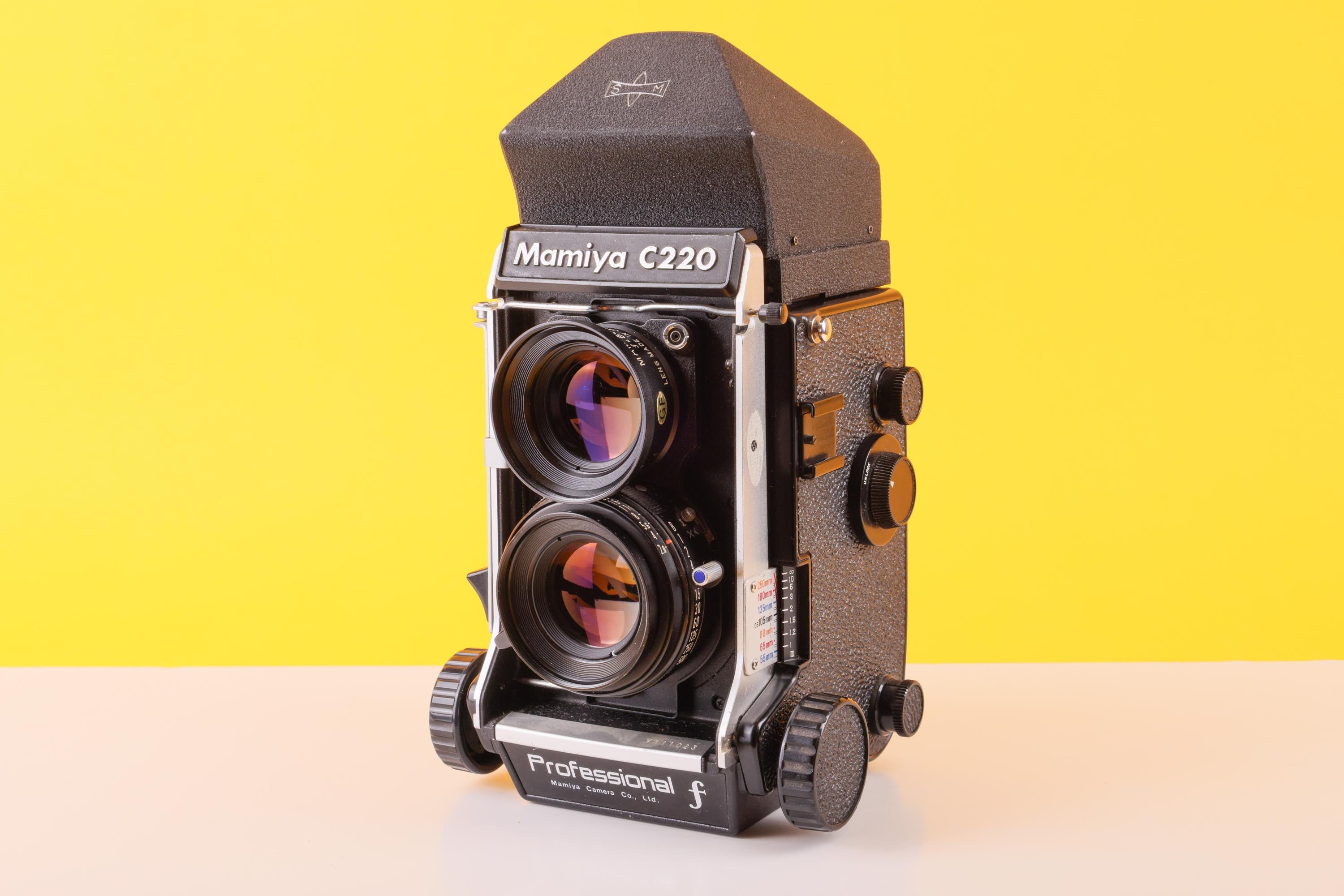 Mamiya C220 Professional F Medium Format TLR with 80mm f3.5 Lens