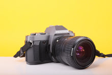 Load image into Gallery viewer, Pentax P30 35mm SLR Film Camera with Pentax-A 28–80mm f/3.5–4.5 Zoom Lens
