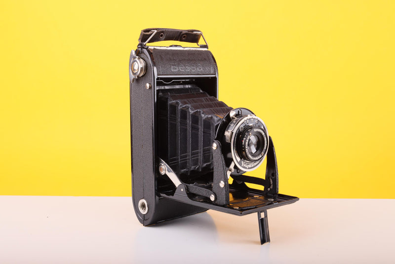 Voigtlander Bessa Medium format Folding Camera with Voigtar 10.5cm f/7.7 with original case