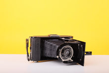 Load image into Gallery viewer, Voigtlander Bessa Medium format Folding Camera with Voigtar 10.5cm f/7.7 with original case
