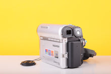 Load image into Gallery viewer, Samsung VP-D351 MiniDV Compact Digital Camcorder – 20x Optical Zoom

