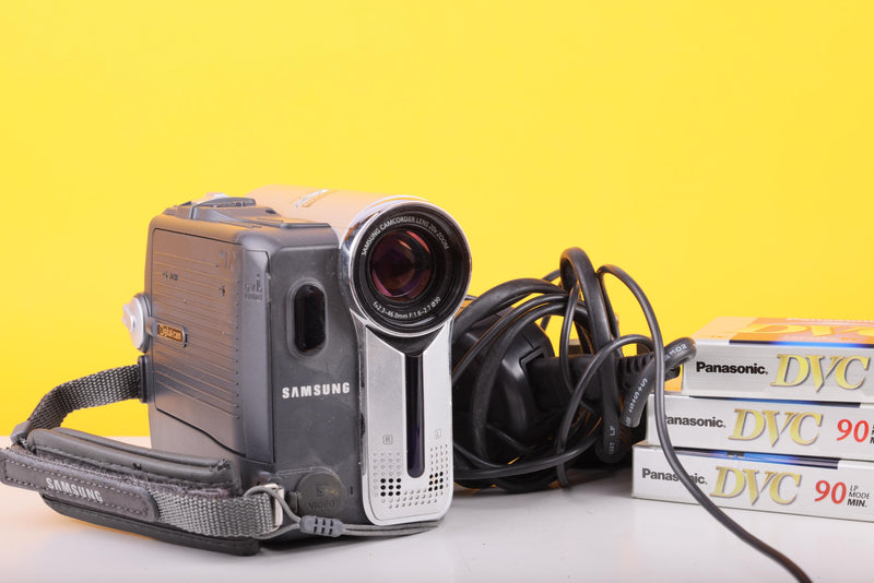 Samsung VP-D351 MiniDV Compact Digital Camcorder – 20x Optical Zoom