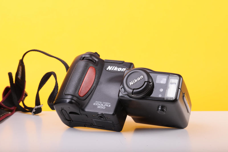 Nikon Coolpix 950 Digital Camera with Accessories & CompactFlash Cards