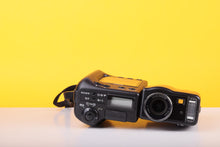 Load image into Gallery viewer, Nikon Coolpix 950 Digital Camera with Accessories &amp; CompactFlash Cards
