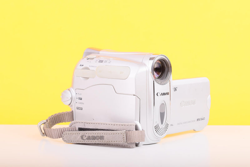 Canon MV940 MiniDV Compact Digital Video Camcorder – 25x Optical Zoom