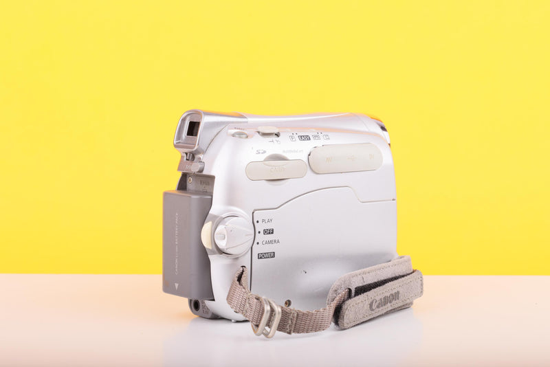 Canon MV940 MiniDV Compact Digital Video Camcorder – 25x Optical Zoom