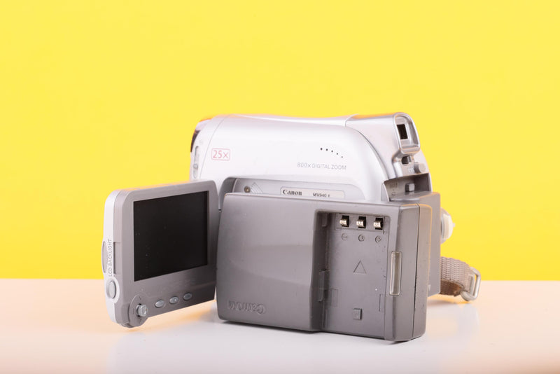 Canon MV940 MiniDV Compact Digital Video Camcorder – 25x Optical Zoom