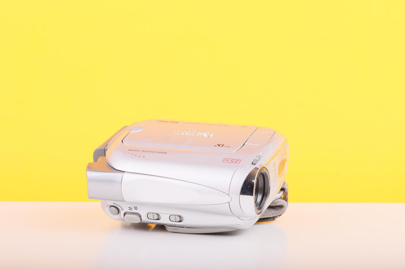 Canon MV940 MiniDV Compact Digital Video Camcorder – 25x Optical Zoom