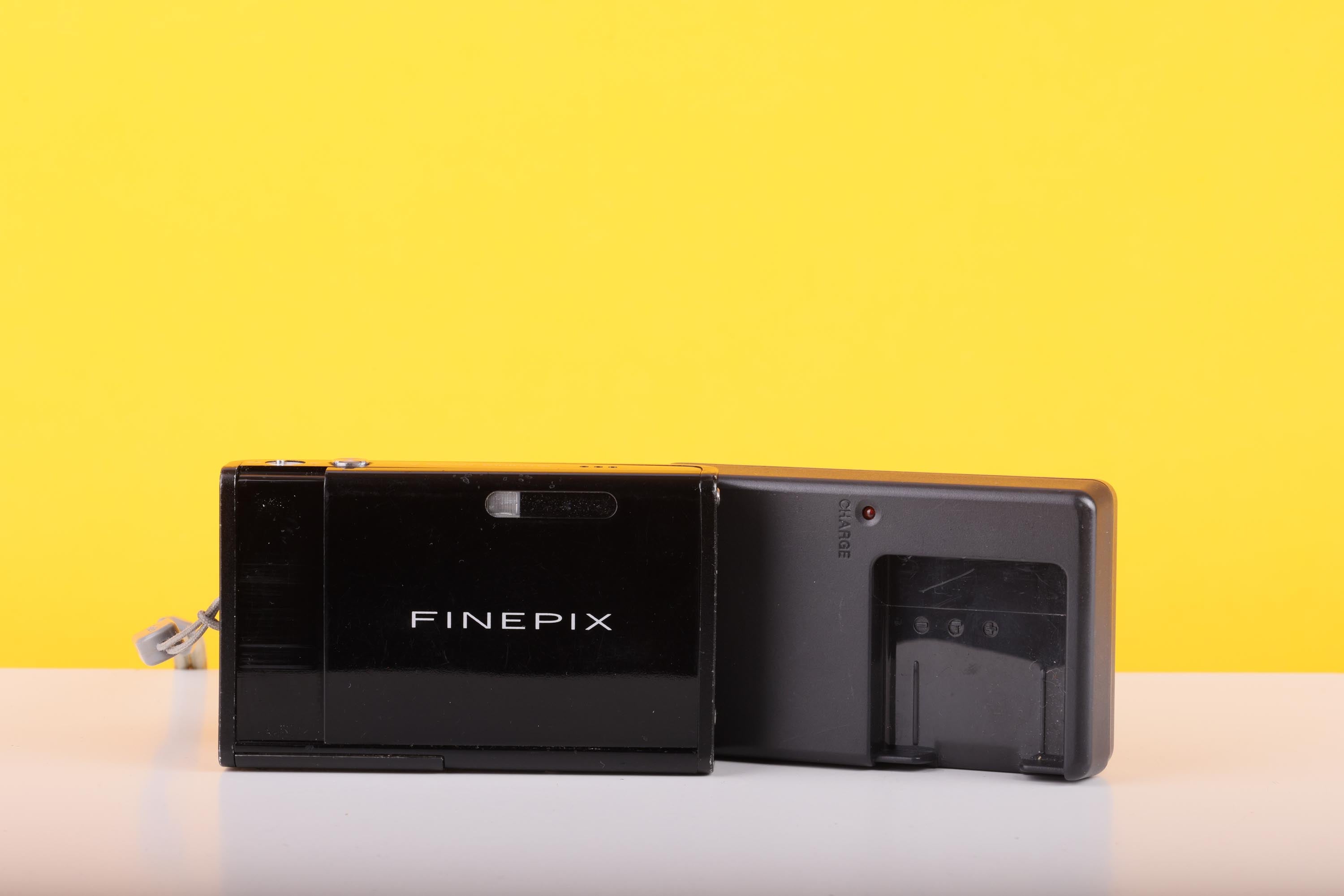 Fujifilm FinePix Z2 Digital Compact Camera 3x Optical Zoom