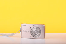 Load image into Gallery viewer, Nikon COOLPIX S520 Compact Digital Camera

