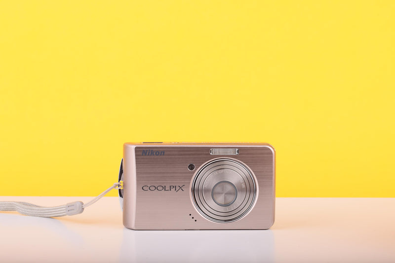 Nikon COOLPIX S520 Compact Digital Camera